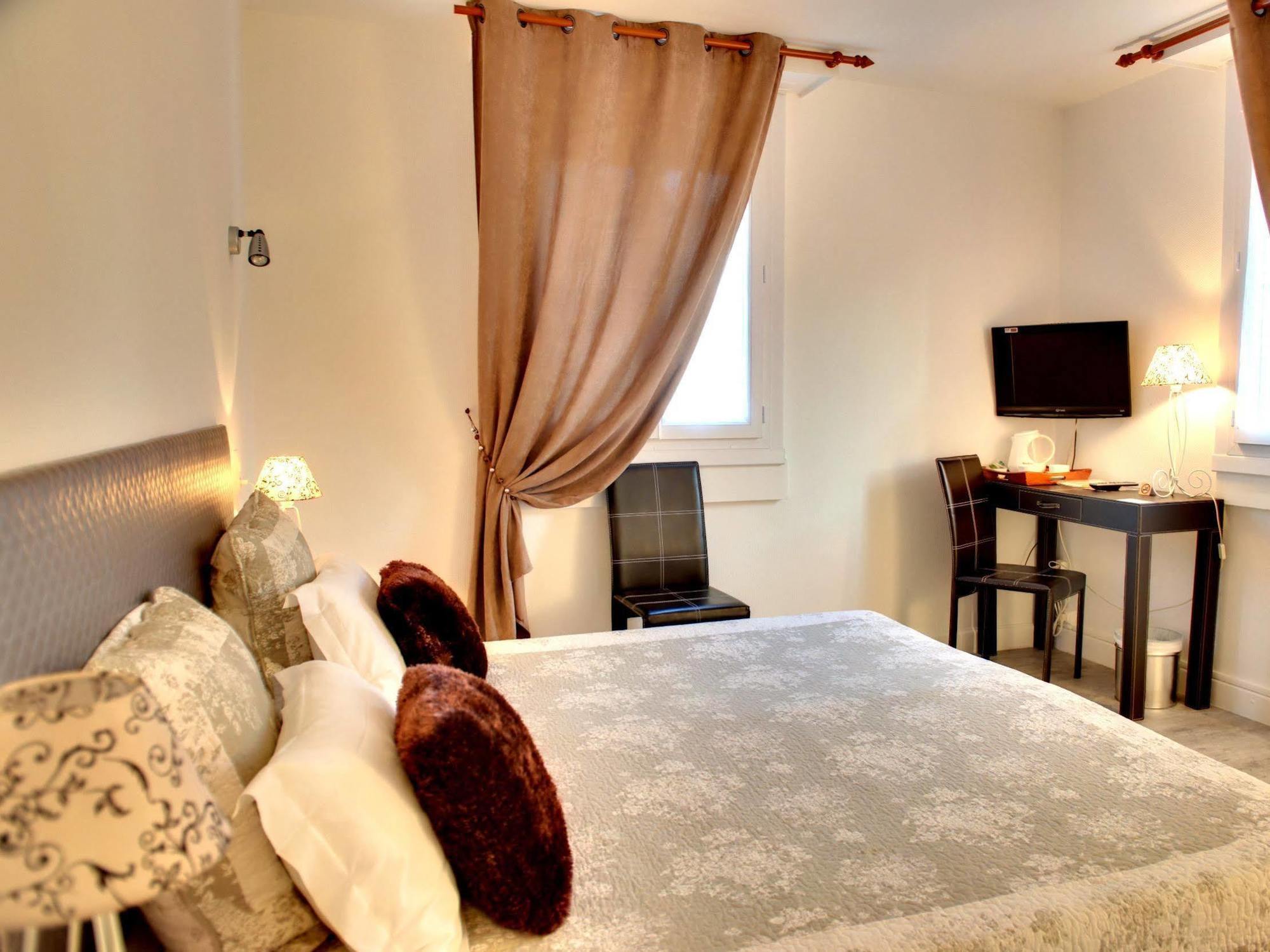 Logis Hotel Orly Ales Bagian luar foto