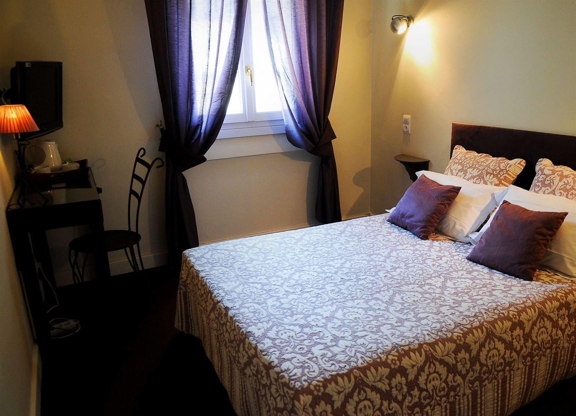 Logis Hotel Orly Ales Bagian luar foto
