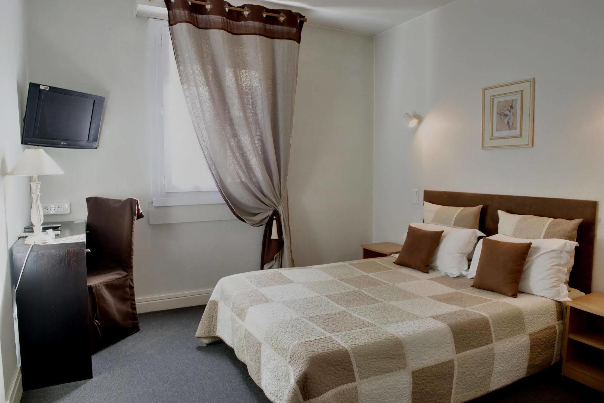 Logis Hotel Orly Ales Bagian luar foto