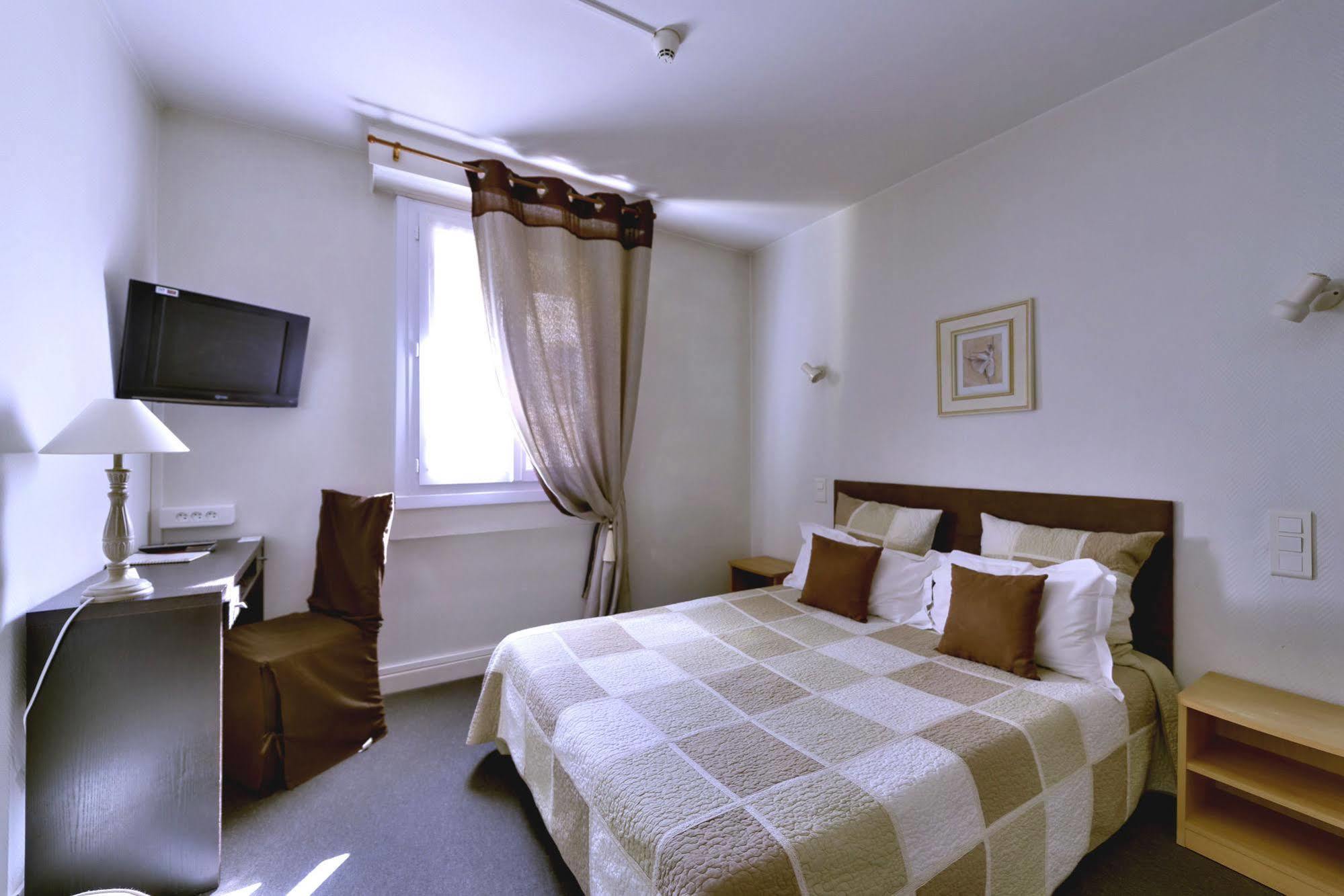 Logis Hotel Orly Ales Bagian luar foto