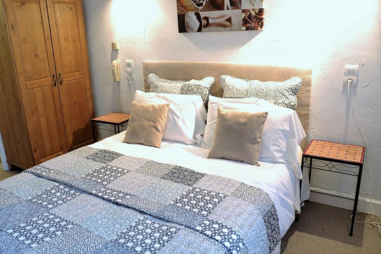 Logis Hotel Orly Ales Bagian luar foto